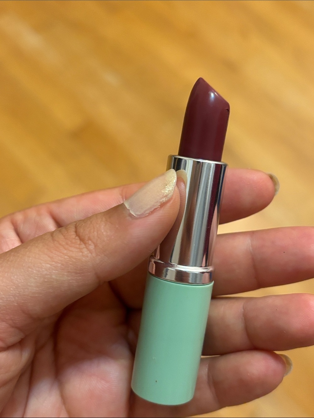 Clinique Lipstick / A Different Grape